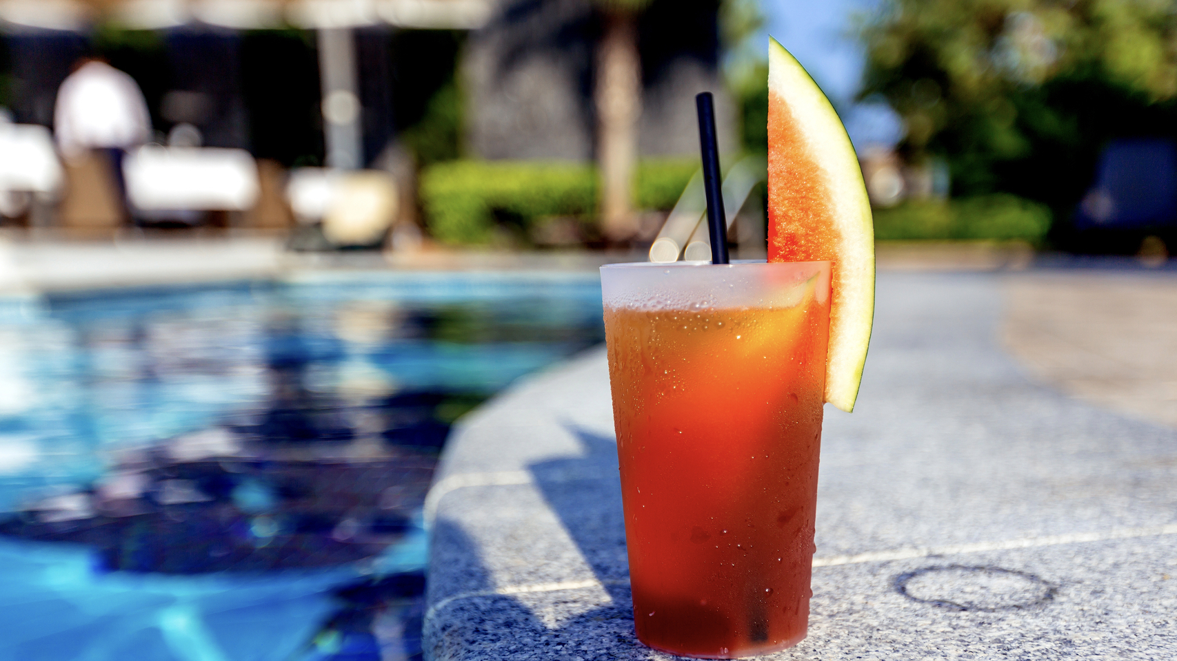 游泳池畔鸡尾酒 